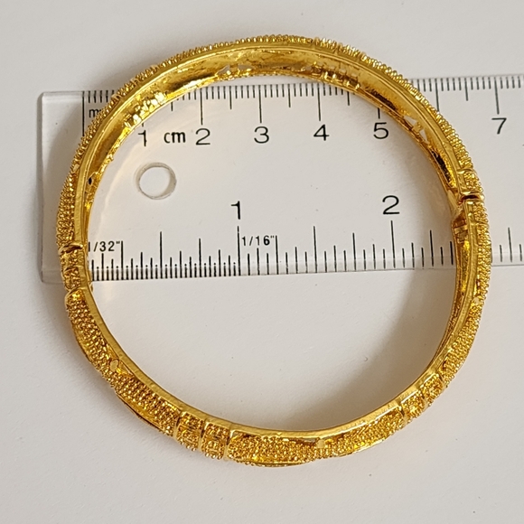 18K Gold Plated Intricate Design Bangle Bracelet - Picture 6 of 6